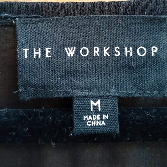 Black blouse with arrow print - Picture 2 of 4